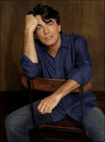 Avec qui vie Peter Gallager (Sandy Cohen) ?