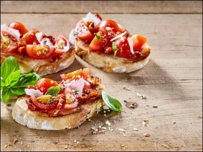 Quel aliment trouve-t-on dans la "bruschetta" italienne ?