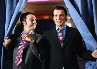 Comment s'appelle le 1er film adapté de la série télévisée « Caméra Café » ?