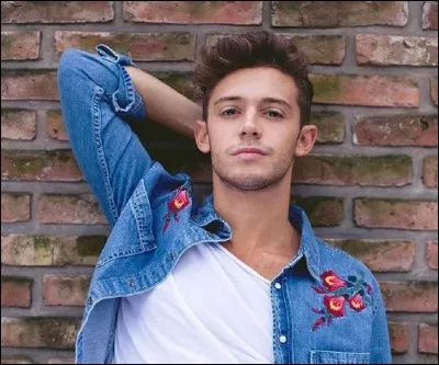 Quelle est la nationalité de Ruggero Pasquarelli ?