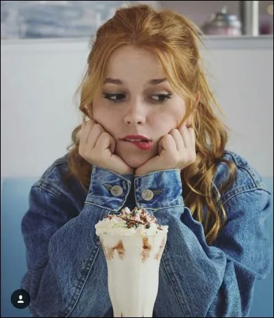 Quelle chanson y interprète Ana Jara Martinez ?