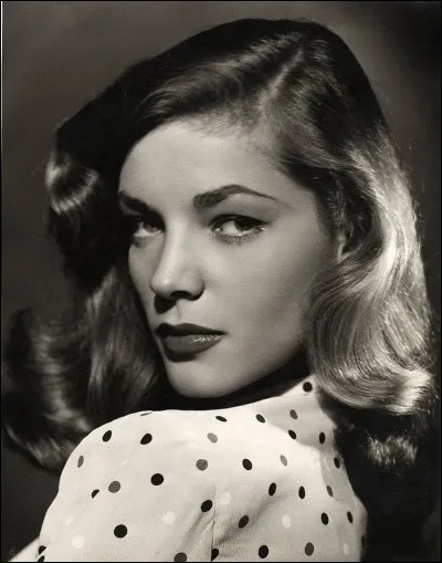 Lauren Bacall tient le principal rôle féminin aux côtés d'Humphrey Bogart dans le film "Key Largo".