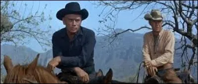 Complétez cette affirmation : « Dans un film de 1960, Yul Brynner combattait aux côtés de  mercenaires. »