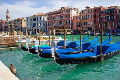 Charles Aznavour a chanté :