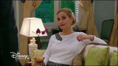 Comment s'appelle la marraine d'Ambre ?