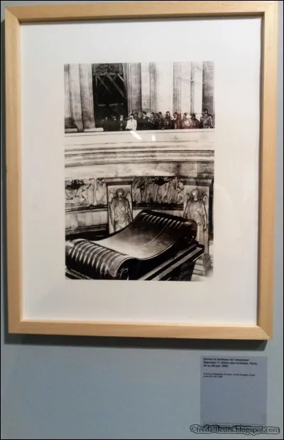 Adolf Hitler visite la tombe de Napoléon aux Invalides, en quelle année?
