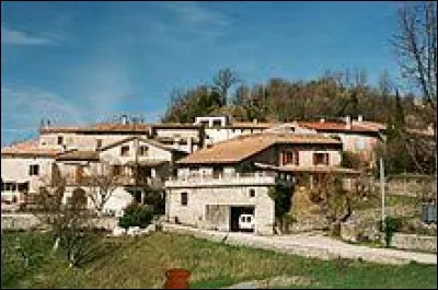 Nous sommes dans la Drôme à Recoubeau-Jansac. C'est un village de la région ...