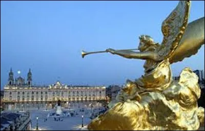 On me connaît pour ma Place Stanislas.