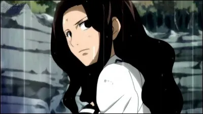 Qui est cette femme qui boit beaucoup d'alcool ?