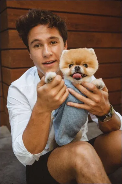 Quel est le rôle de Michael Ronda ?