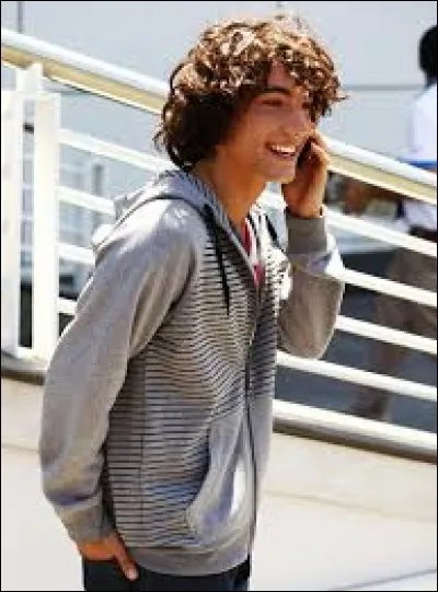 Quel est son prénom ? ..... Lopez