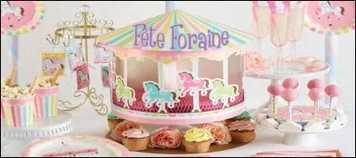 Quel fruit est d'amour quand il se mange entouré de sucre caramélisé dans les fêtes foraines ?