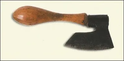 Et voici une hache à...