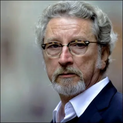 Ce cinéaste a réalisé "Marius et Jeannette", "L'Armée du crime", "Les Neiges du Kilimandjaro". C'est :