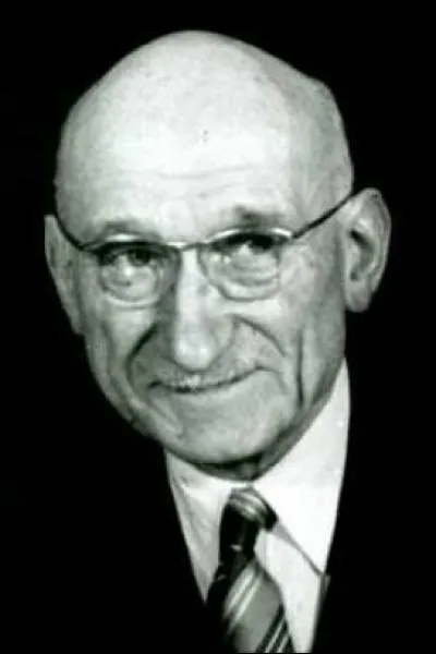 Cet homme politique (1886 - 1963) est considéré comme l'un des pères fondateurs de la construction européenne. Il s'agit de :