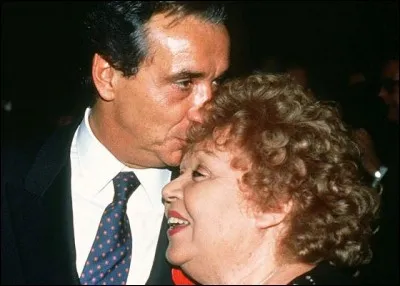 La mère de Michel Sardou était chanteuse et comédienne.
Mais quel était son prénom ?