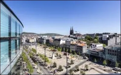 De quel département Clermont-Ferrant est-elle le chef-lieu ?