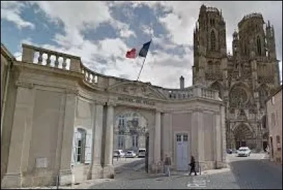 Quelle affirmation concernant la ville de Toul est fausse ?