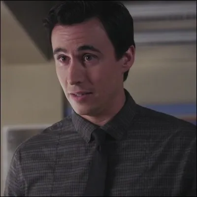 Avec qui Eliott Rollins est-il marié ?