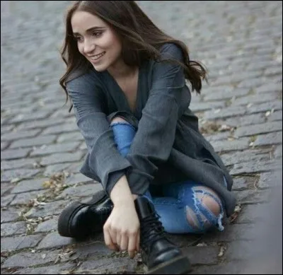 Quel est le nom de famille de l'actrice prénommée Carolina ?