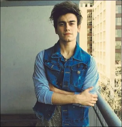 Quel est le nom de famille de l'acteur prénommé Augustin ?