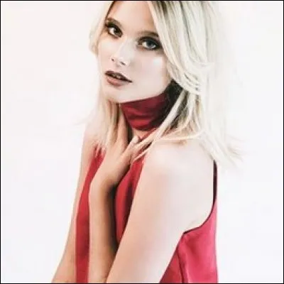 Quel est le nom de famille de l'actrice prénommée Valentina ?