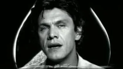 ''Sous le pont Mirabeau coule la Seine
Et nos amours
Faut-il qu'il m'en souvienne
La joie venait toujours après la peine.
Vienne la nuit sonne l'heure
Les jours s'en vont je demeure''

Quel poète a écrit le texte ''Le Pont Mirabeau'' mis en musique par Marc Lavoine ?