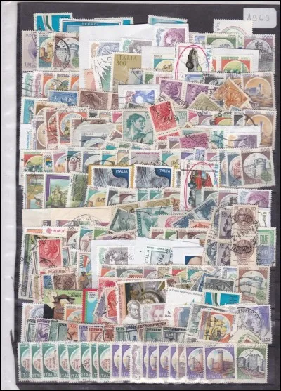 Très vite le timbre devient un objet de propagande qui permet d'honorer :