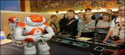 Il existe une organisation fêtant la science et ouvrant ses portes au grand public et aux scolaires.