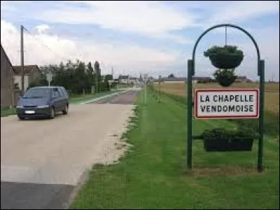 Nous sommes dans le Loir-et-Cher à l'entrée de La Chapelle-Vendômoise. Nous nous situons en région ...