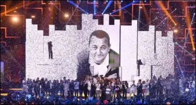 Combien de fois Charles Aznavour a-t-il participé au spectacle « Les Enfoirés » ?