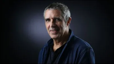 En mars 1969, Julien Clerc monta pour la première fois sur la scène de l'Olympia en première partie d'un célèbre chanteur.
De qui s'agissait-il ?