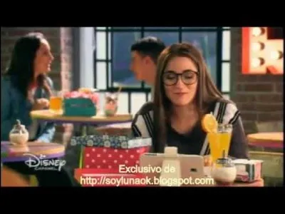 De qui Nina re&ccedil;oit-elle une colis ?