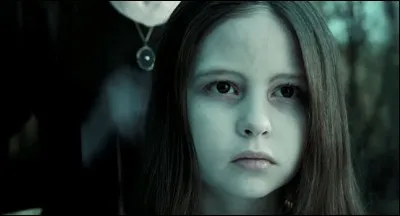 Comment s'appelle cette petite fille que l'on peut voir dans "Le cercle rings" ?