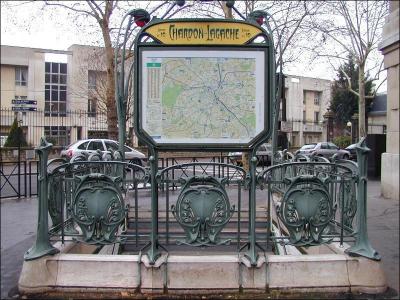 Qui a ralis les bouches de mtro parisiennes dans le style Art Nouveau en 1900 ?