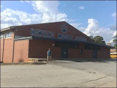 Dans quelle ville la série devait-elle originalement se passer ?