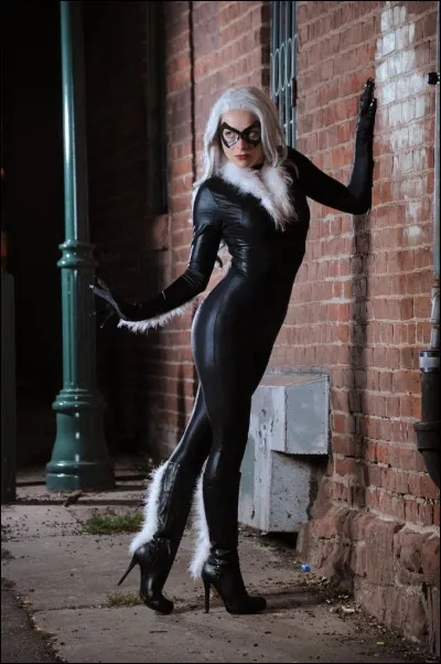 Qui cette ennemie ? (Honnêtement c'est l'amoureuse de Spider-Man)