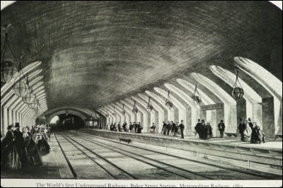 Dans quelle ville la première station de métro a-t-elle été ouverte ?