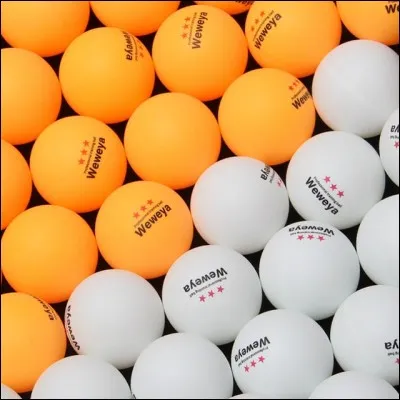 Une balle de tennis de table pèse un gramme.