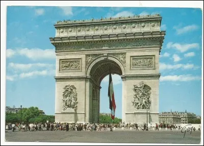 En quelle ann&eacute;e les cendres de Napol&eacute;on firent-elles halte sous sa vo&ucirc;te ?