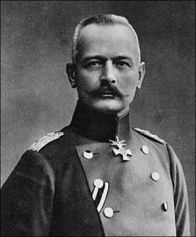Il succède au précédent comme chef de l'État-Major général de l'armée allemande. Il le reste de septembre 1914 à août 1916 ; il est l'un des concepteurs de l'offensive de Verdun. C'est :