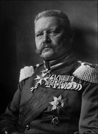 Déjà à la retraite en 1914, il est rappelé pour enrayer l'offensive russe. Vainqueur de la bataille de Tannenberg, il est nommé chef du Grand État-Major de l'Armée impériale allemande deux ans plus tard, en 1916. Il exerce une grande influence sur la conduite de la guerre et sur l'empereur et conserve un grand prestige après 1918. C'est :