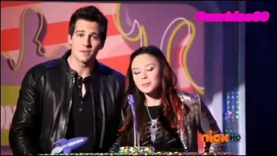 Comment s'appelle la petite amie de James ?