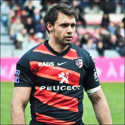 Il vaut mieux ne pas mettre ses pas dans les siens, c'est le