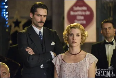 Avec qui, le mari d'Angeles la trompe-t-il ?