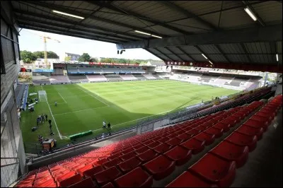 Où se trouve ce stade ?
Ville d'une capacité de 7275 habitants où l'on peut admirer la basilique Notre-Dame.