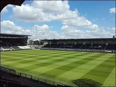 Où se trouve ce stade ?
Ville d'une capacité de 154 060 habitants où l'on peut admirer son château et le parc d'attraction Terra Botanica.