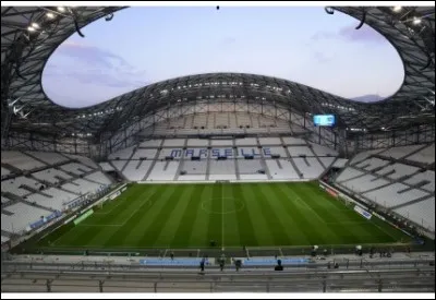 Où se trouve ce stade ?
Ville d'une capacité de 864 135 habitants où l'on peut admirer le Vieux-Port, la basilique Notre-Dame-de-la-Garde et ville du tournage de "Plus Belle la Vie".