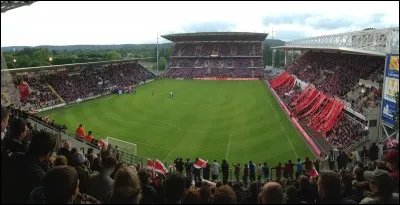 Où se trouve ce stade ?
Ville d'une capacité de 119 690 habitants où l'on peut admirer la cathédrale Saint-Etienne, le centre Pompidou et le temple Neuf.