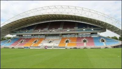 Où se trouve ce stade ?
Ville d'une capacité de 140 960 habitants où l'on peut admirer la cathédrale Notre-Dame de l'Assomption, la place de Jaude et le jardin Lecoq.